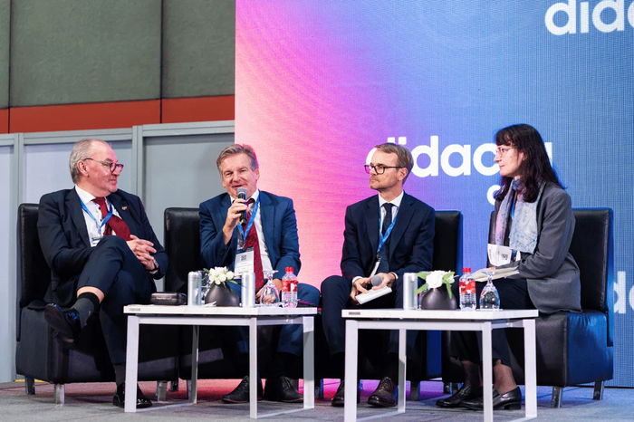 01-Congress-and-Forum-Stages webp.jpg